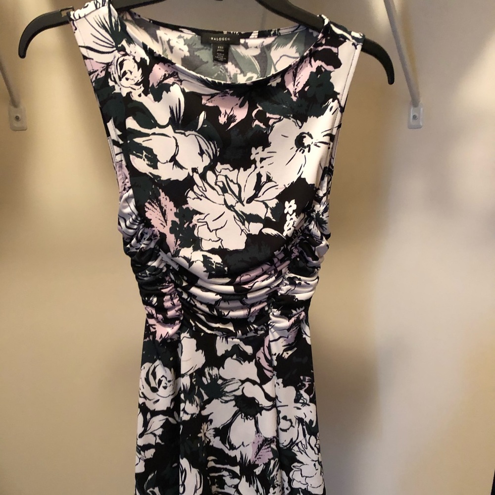 NWOT. Pretty Halogen flowery prints peplum top